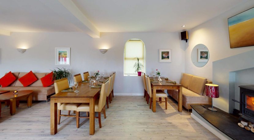 The-Cove-Restaurant-Living-Room(2)